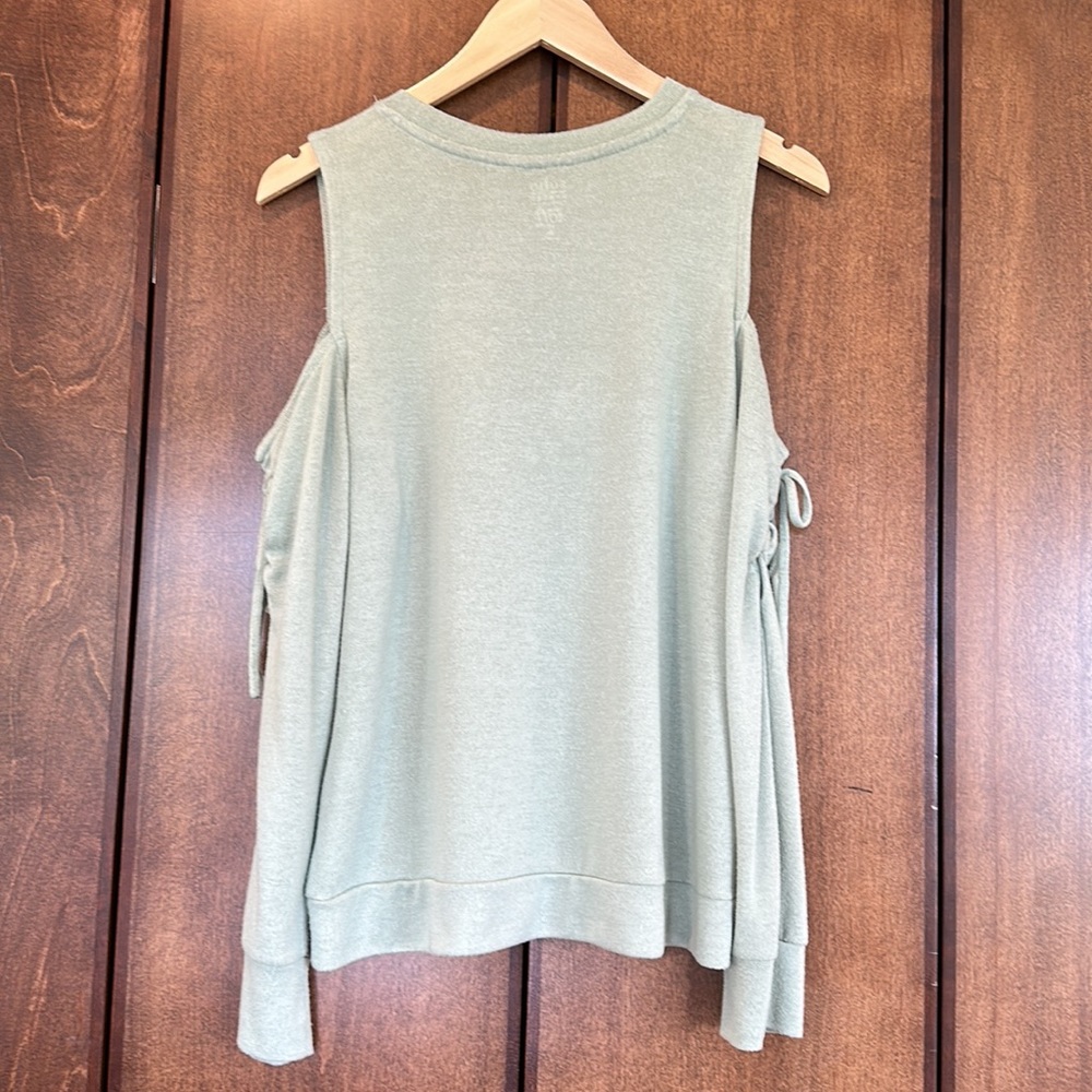 New York & Company Open shoulder Top Size M - Picture 5 of 7